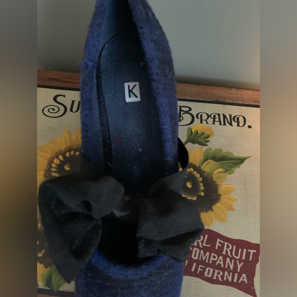 Navy blue and black chunky heels with bow size 8 - Picture 2 of 5